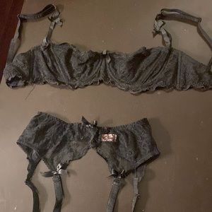 It’s kind of worn that is why price is so low on these items ! Have had for yrs